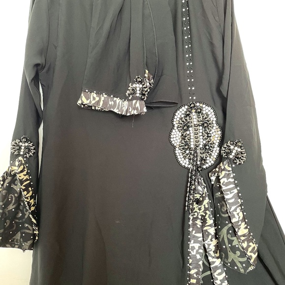 Fancy Gem filled Abaya - Picture 2 of 4